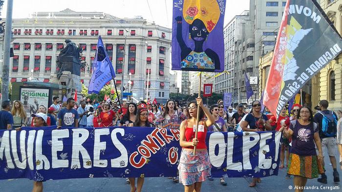 Manifestação de mulheres contra Temer