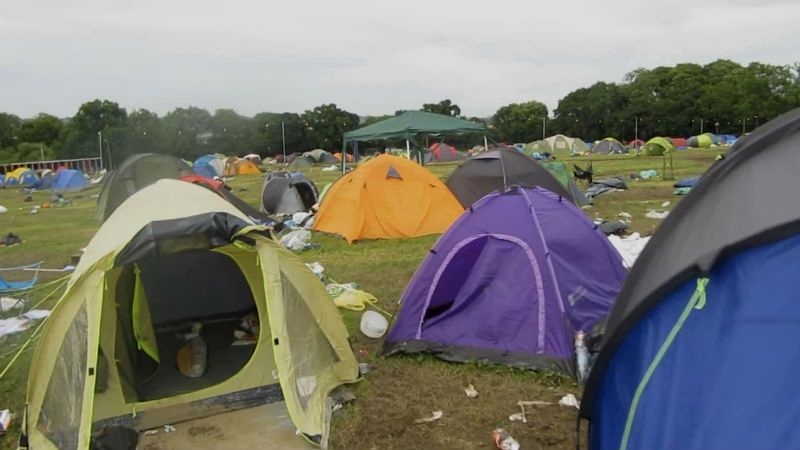 Tendas deixadas para trás depois do Festival de Glastonbury