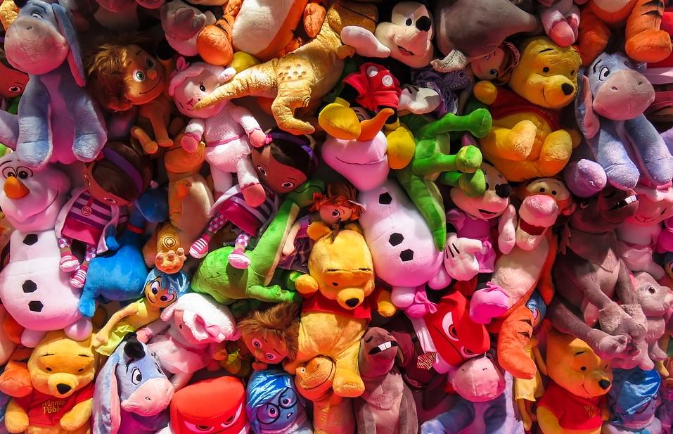 brinquedos e peluches